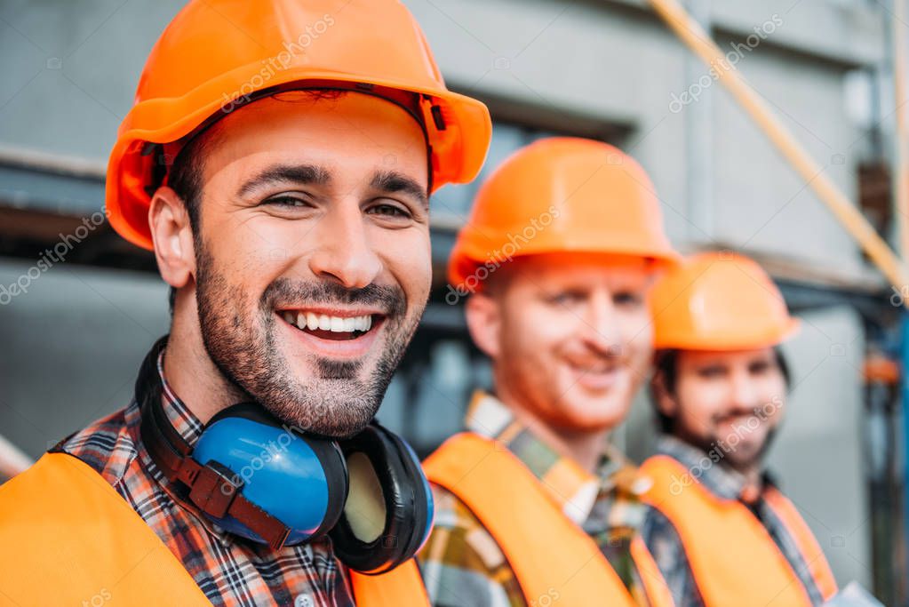 Casco di sicurezza in cantiere