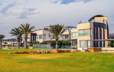 Villa moderna di lusso con ampie vetrate